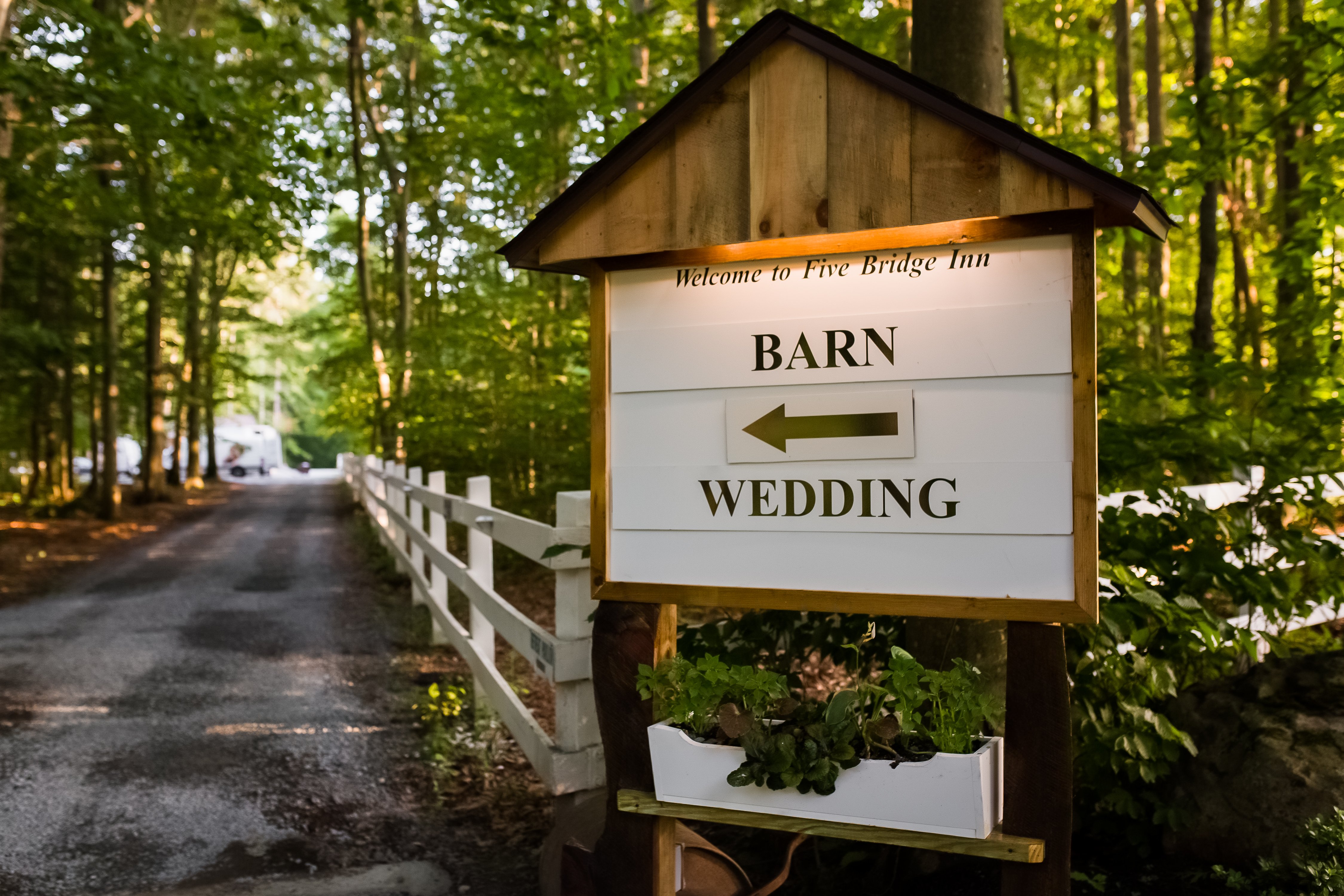 Five Bridge Inn Wedding Barn 
